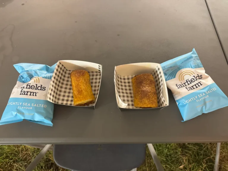 We welcomed a hot vegan roll at one of many checkpoints.